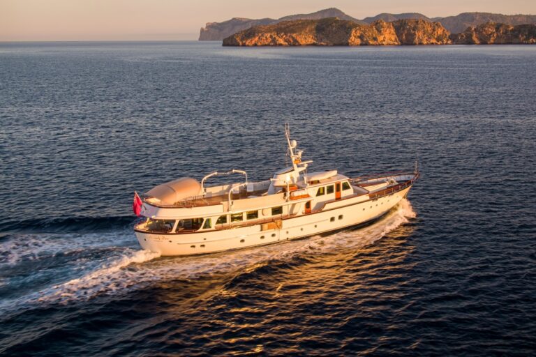 Superyacht HEAVENLY DAZE