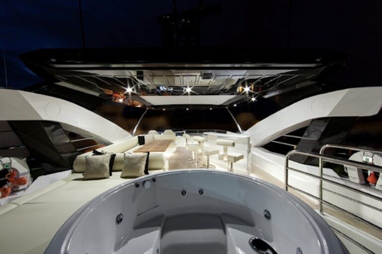 Superyacht HIGH ENERGY - Spa Pool