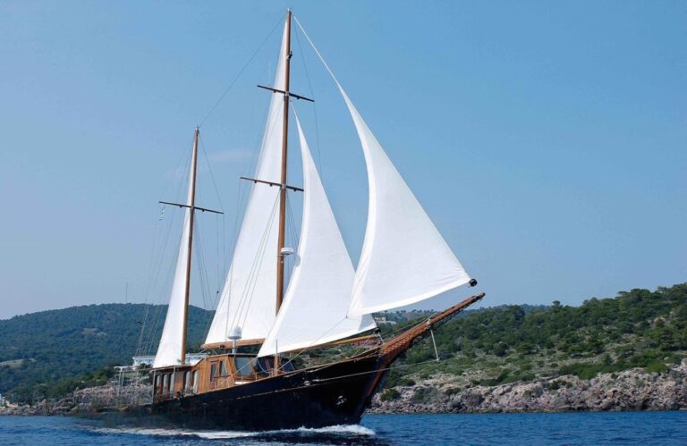 Superyacht Liana H