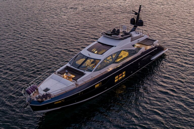 Luxury superyacht MANARA PRIMA
