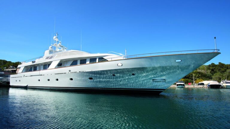 Superyacht OKTANA
