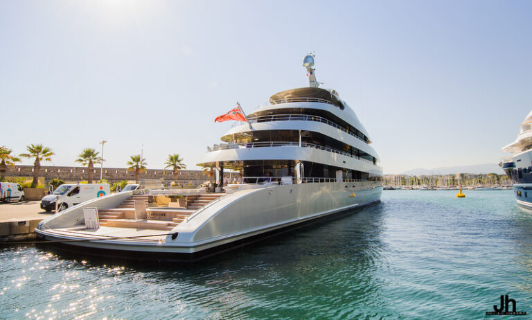 Superyacht SAVANNAH - Photo by Julien Hubert