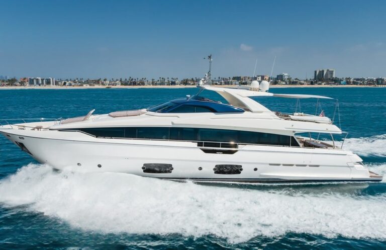 Superyacht SOL SHINE
