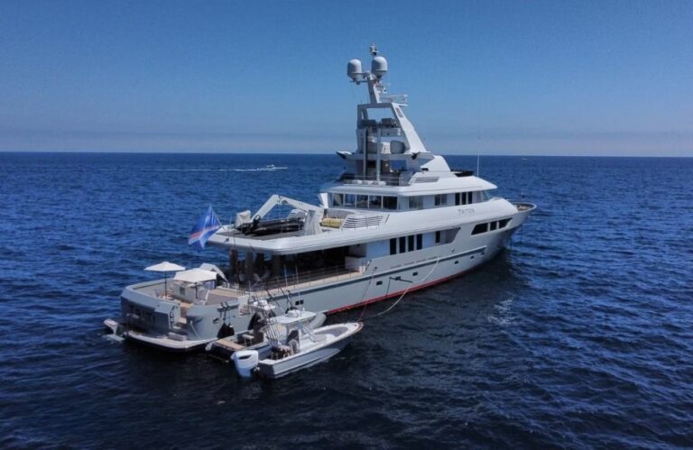 Superyacht TRITON