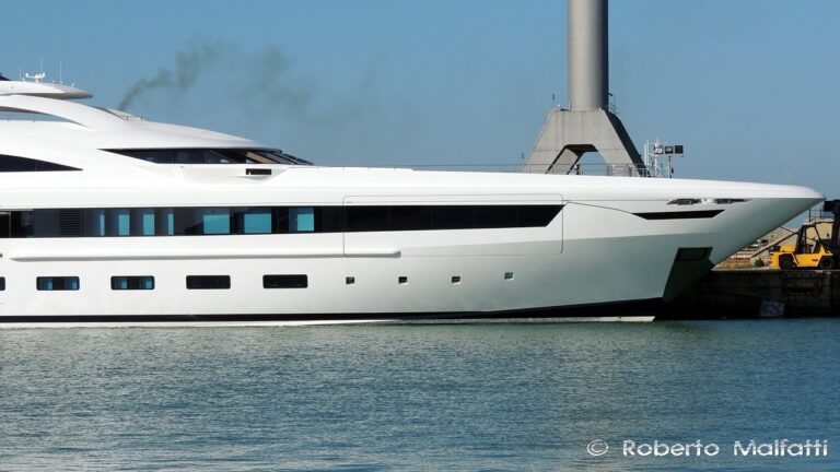 Superyacht YALLA - Photo by Roberto Malfatti