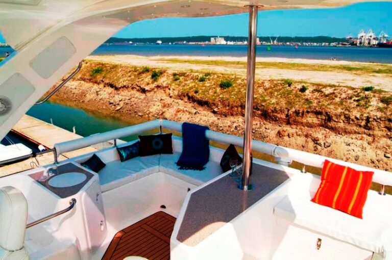 Suzy Q Flybridge