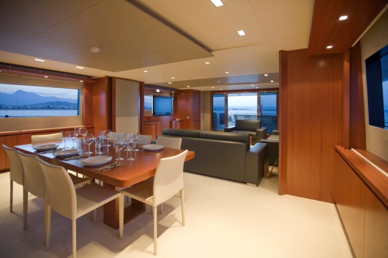 TAURUS Dining