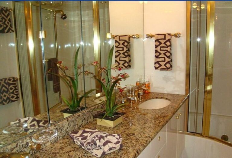 TRES HERMANOS III - Master Bath