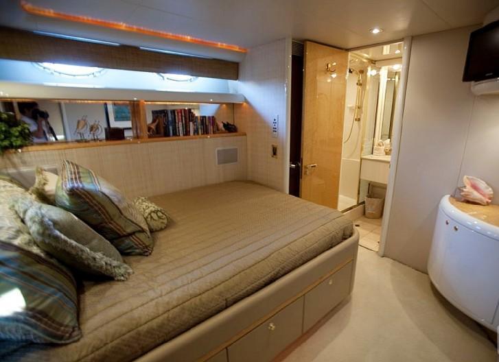 TRES HERMANOS III - Port Guest Cabin with Bath