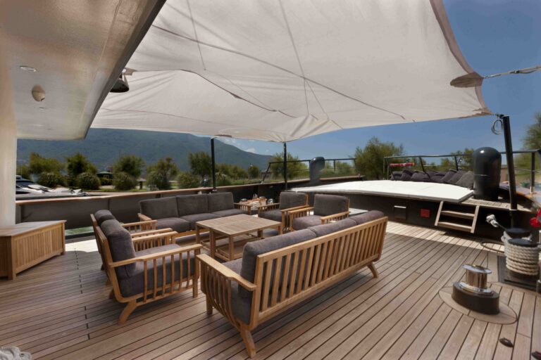 TUG VERVECE - Aft Deck 2