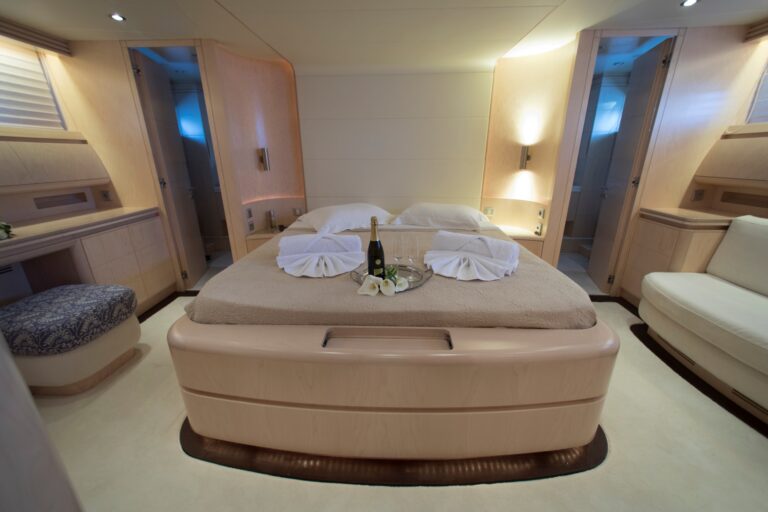 Lower deck forward cabin