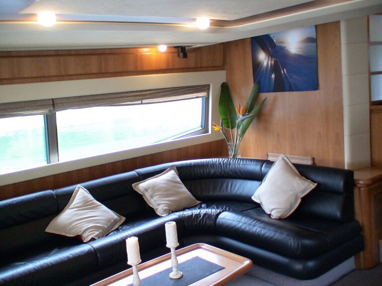 The Yacht SEA STREAM Lounge