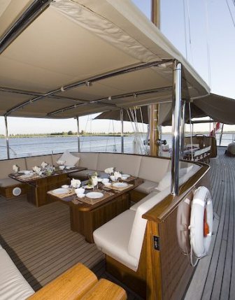 Tiziana Cockpit with dining tables