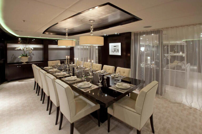Trinity yacht CARPE DIEM - Formal dining