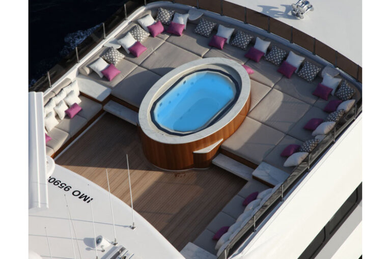 Trinity yacht CARPE DIEM - Jacuzzi