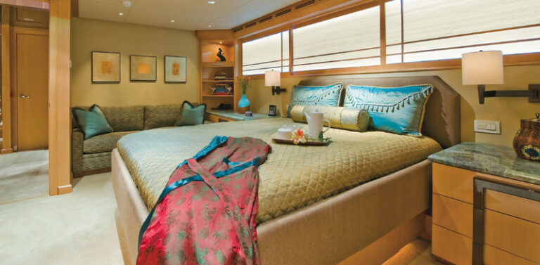 Triumphant Lady motor yacht Double Stateroom