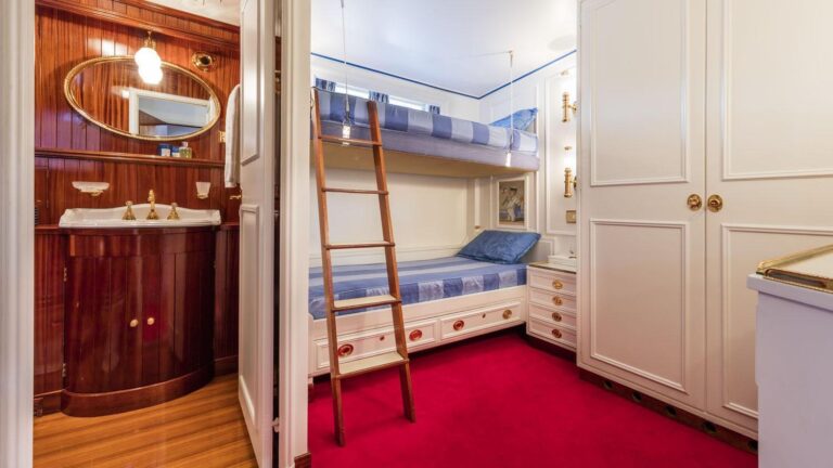 Twin Cabin