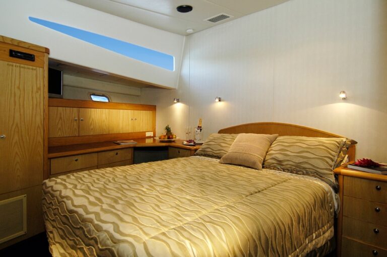 ULTIMATE LADY Master Cabin