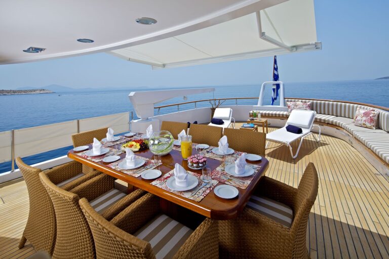 Upper Deck Alfresco Dining