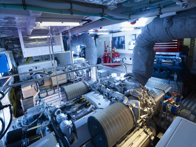 VEUVE Yacht - Engine Room