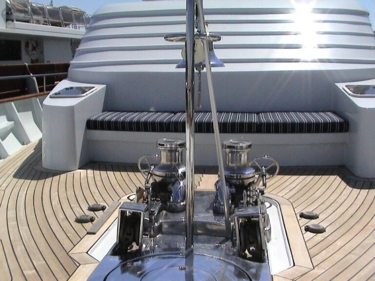 VIKING LEGACY Foredeck
