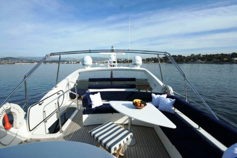 VOGUE OF BEAULIEU - Flybridge 2