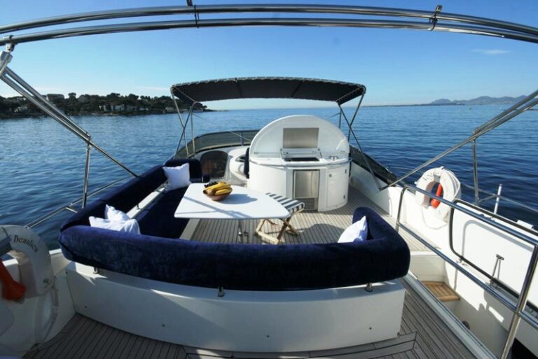 VOGUE OF BEAULIEU - Flybridge