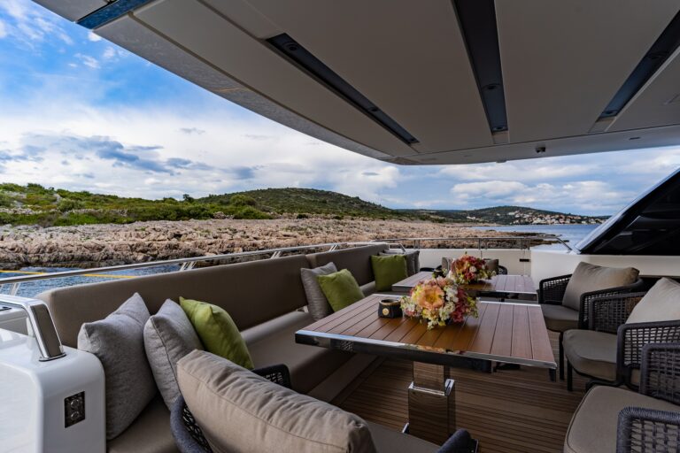 Main Deck Aft Dining