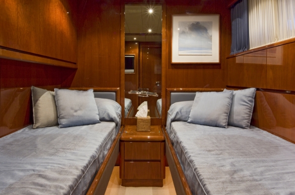 YLANG YLANG - Twin Cabin