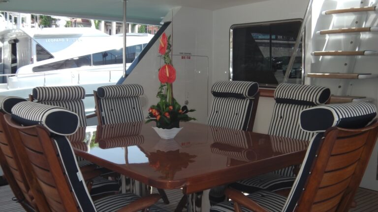 Yacht AVELLA - Aft Deck Dining