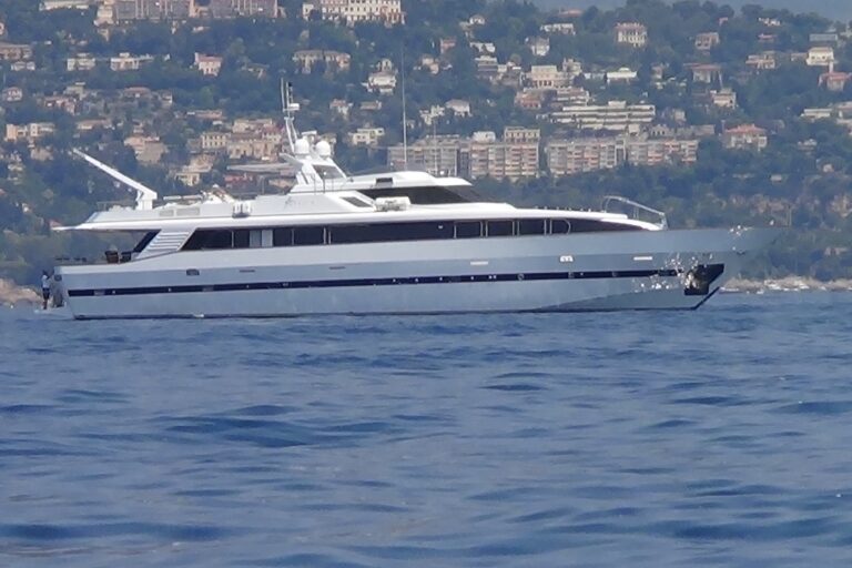 Yacht AVELLA - Profile