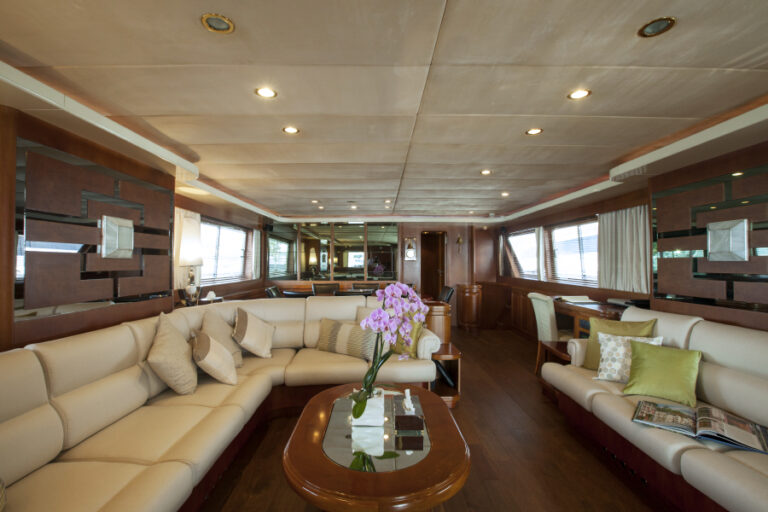 Yacht AVELLA - Salon