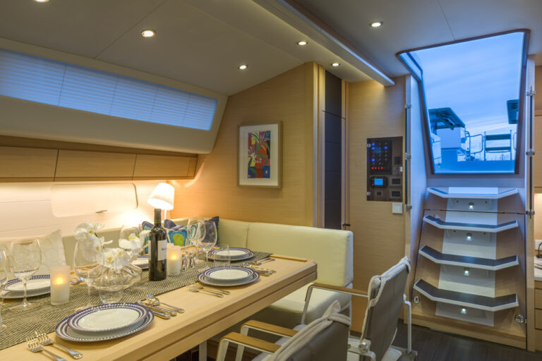Yacht Amandine - Jeanneau 64 Salon