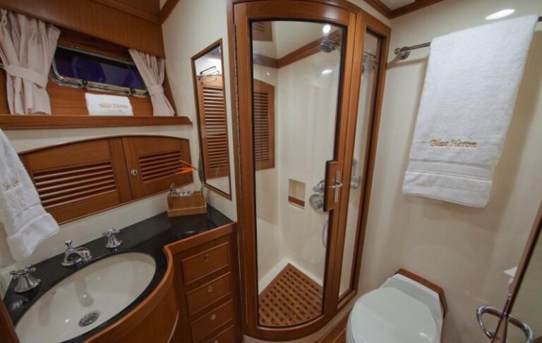 Yacht BLUE HERON - VIP Ensuite