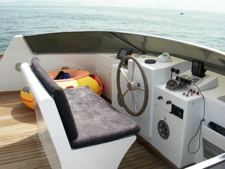 Yacht BLUE LADY -  Flybridge Helm