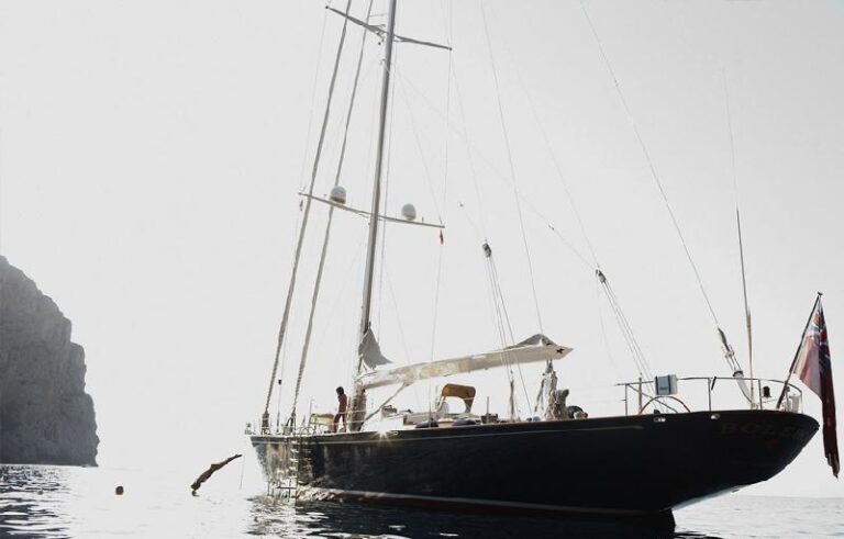 Yacht BOLERO - At Anchor