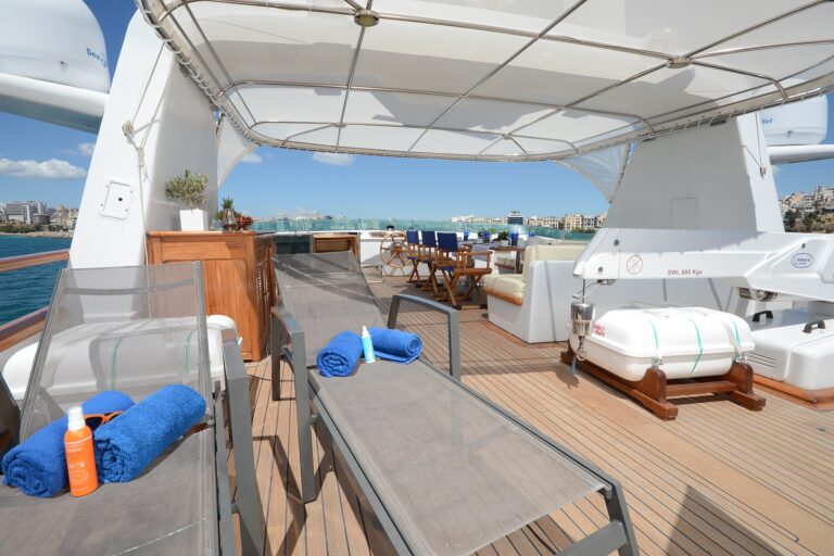 Yacht CAMELLIA - Sundeck 2