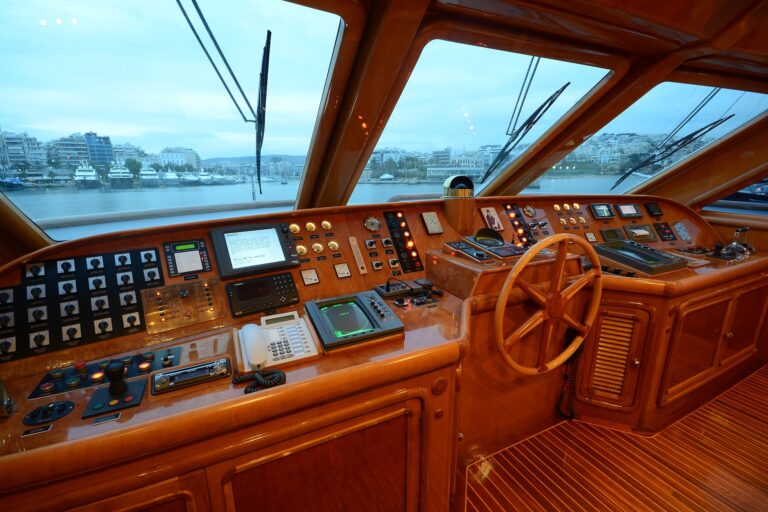 Yacht CAMELLIA - Wheelhouse