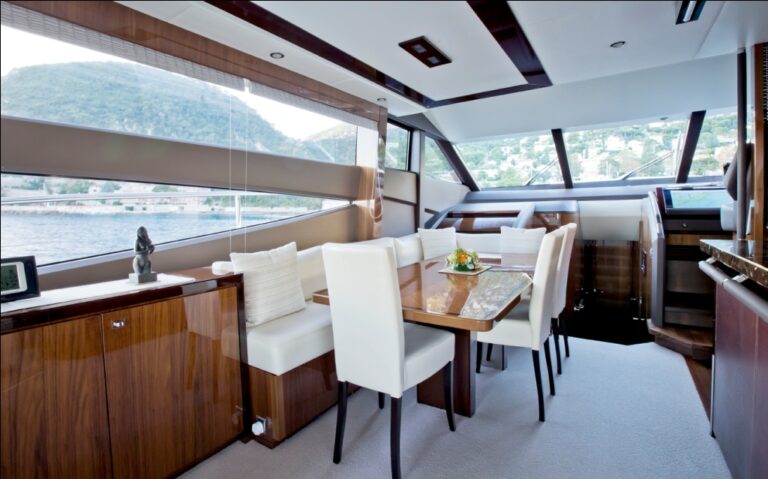 Yacht CARTE BLANCHE III - Dining Area