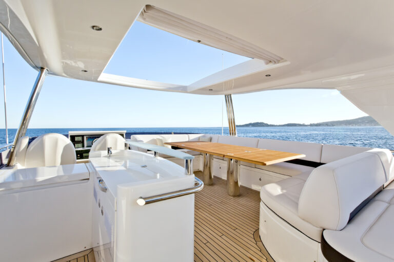 Yacht CARTE BLANCHE III - Flybridge 2
