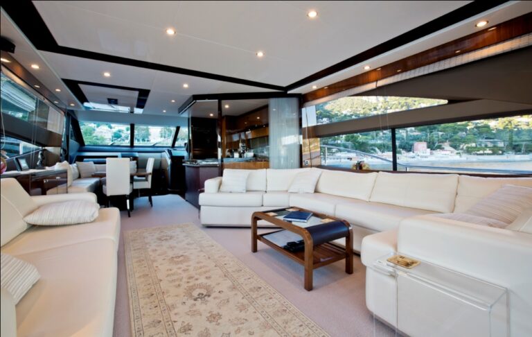 Yacht CARTE BLANCHE III - Main Salon