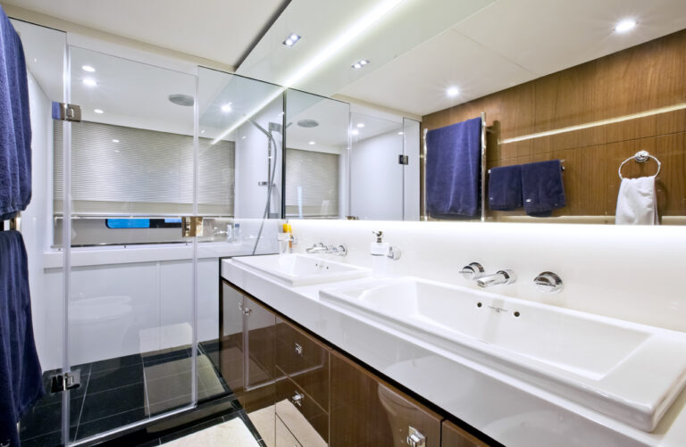 Yacht CARTE BLANCHE III - Master Cabin Ensuite