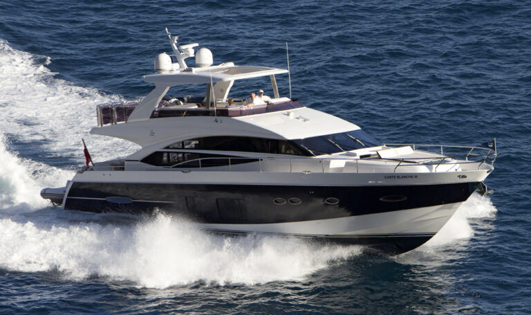 Yacht CARTE BLANCHE III - Running Shot