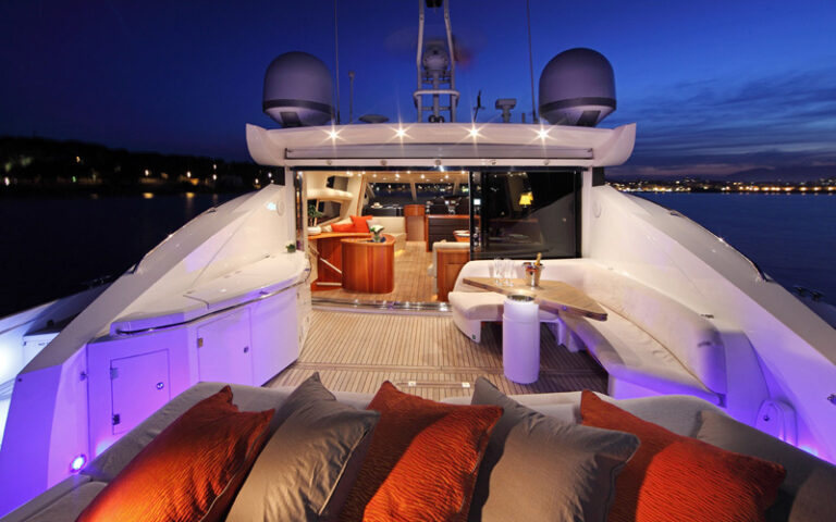 Yacht CHAMPNEYS - Aft Deck