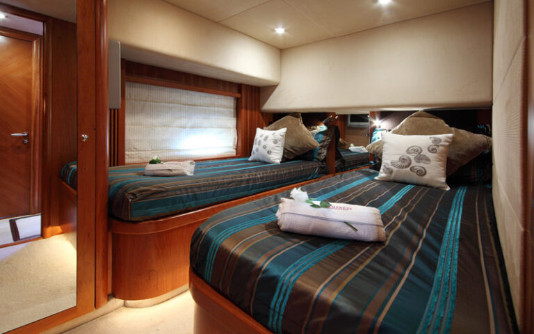 Yacht CHAMPNEYS - Twin Cabin