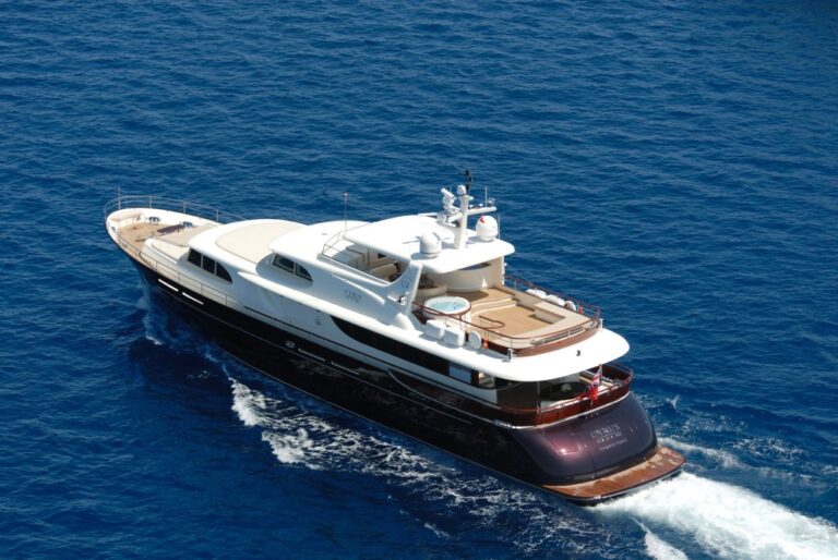 Yacht CYRUS ONE - Aft View