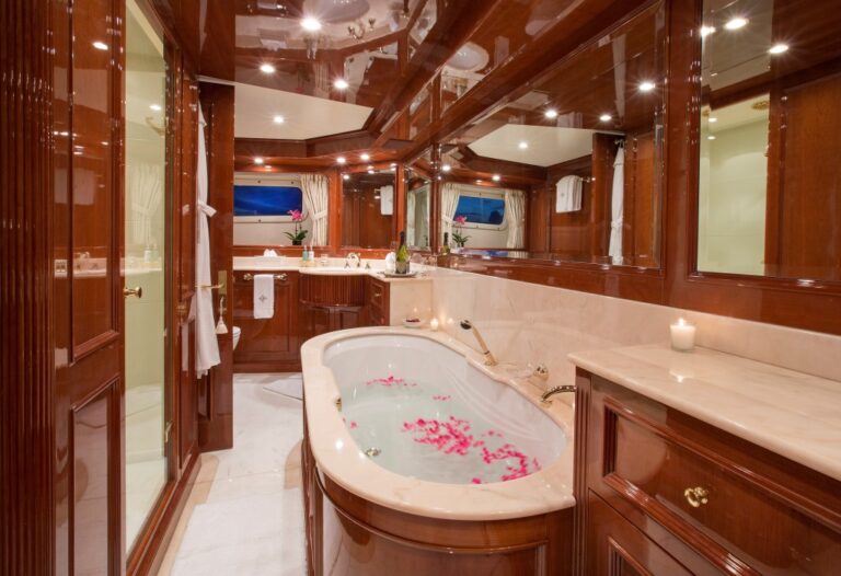 Yacht Camarina Royale -  Mater Ensuite
