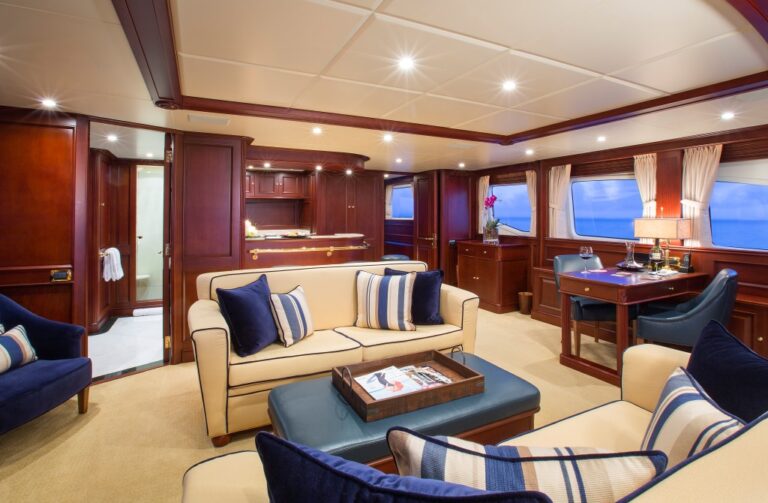 Yacht Camarina Royale -  Skylounge