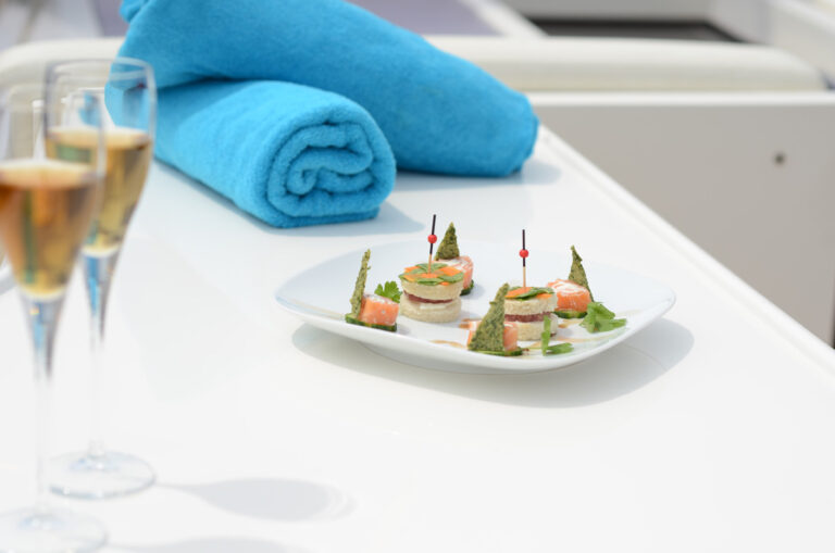 Yacht DILIAS - Canapes on Deck