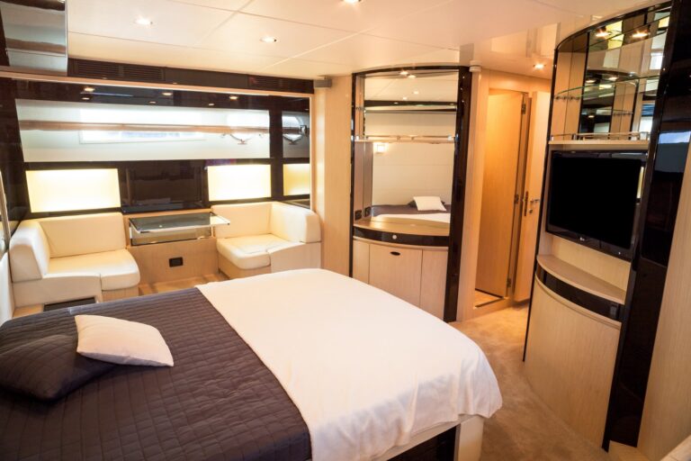 Yacht Dolce Mia - Master Cabin